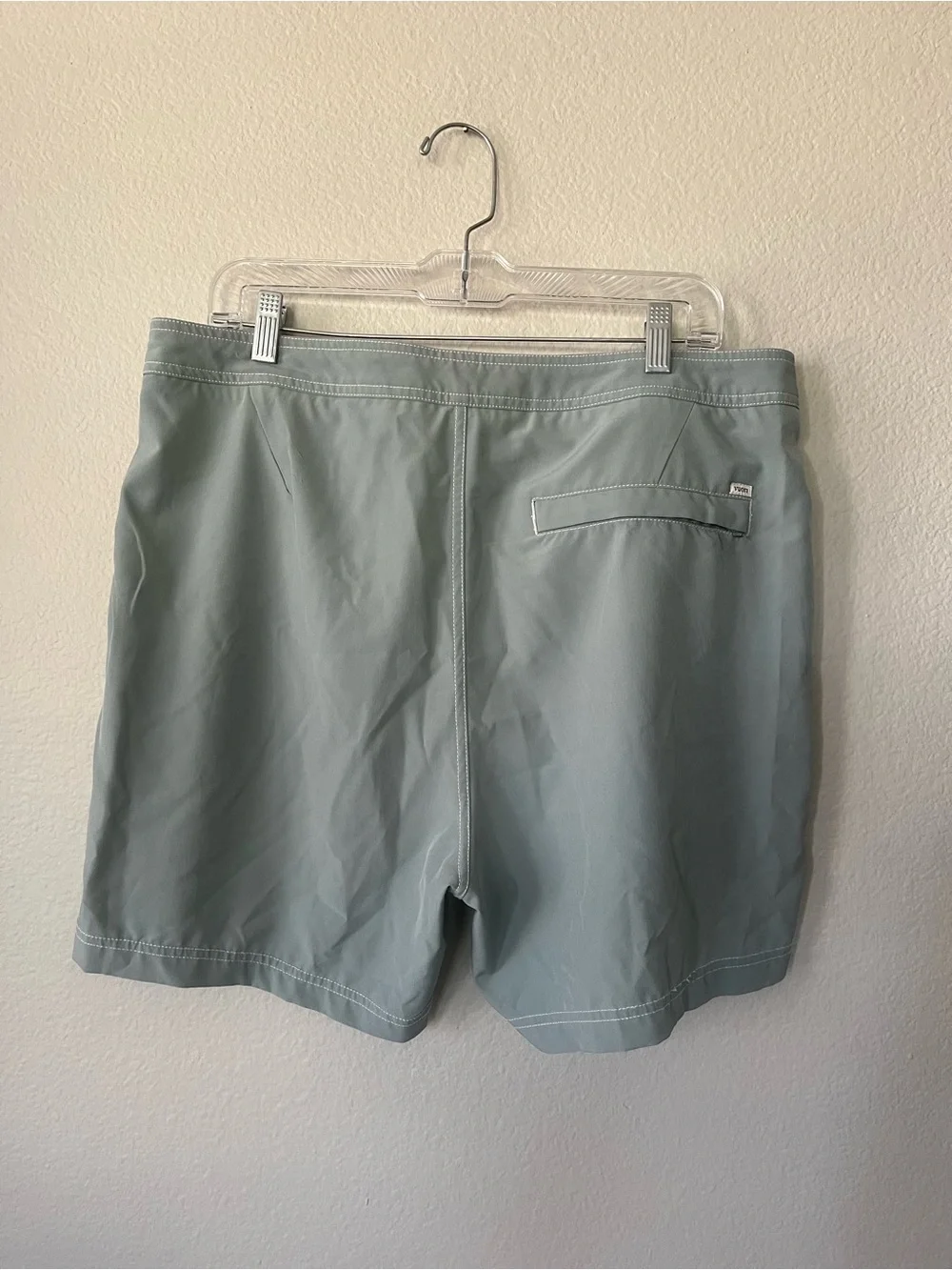 Vuori Puerto Swim Board Shorts in Green with White Side Stripes Men's Size 36